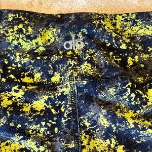 EUC - ALO Yoga Splatter Print Leggings in Black and Yellow